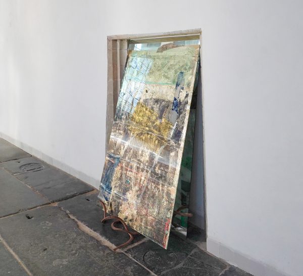 Navid Nuur - Untitled (The Passage) - Gela,ineerd glas, gemengde techniek, spiegel, lianen, jij