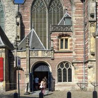 Een kerk zonder geloof is een gebouw. Een kerk is pas een kerk zodra er het vertrouwen wordt gedeeld dat onwaarschijnlijkheden waar zijn. Onwaarschijnlijkheden zoals het geloof in mensen die [&hellip;]