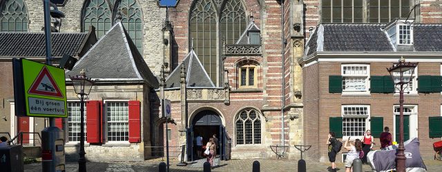 Een kerk zonder geloof is een gebouw. Een kerk is pas een kerk zodra er het vertrouwen wordt gedeeld dat onwaarschijnlijkheden waar zijn. Onwaarschijnlijkheden zoals het geloof in mensen die [&hellip;]
