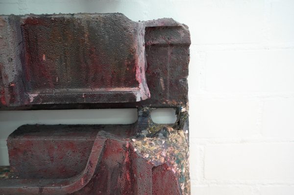 Anna Moreno - Talone, Testa, Costalo - Staal, papier-mache, polystyreen schuim en acrylverf (detail)