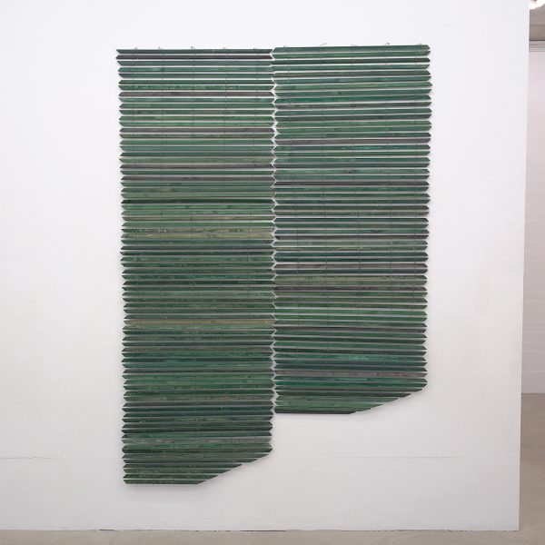 Tonio de Roover - Green line variation #2 - 230x160x2cm, Lakverf op hout en ijzerdraad