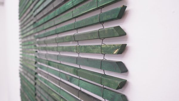 Tonio de Roover - Green line variation #2 - 230x160x2cm, Lakverf op hout en ijzerdraad (detail)