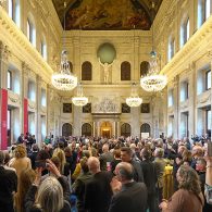 Met een licht gevoel van déjà vu zag ik Willem-Alexander de jaarlijkse Koninklijke Prijs voor de Vrije Schilderkunst van 2025 uitreiken. Veel mensen had ik een korte tijd terug ook [&hellip;]