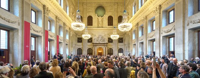 Met een licht gevoel van déjà vu zag ik Willem-Alexander de jaarlijkse Koninklijke Prijs voor de Vrije Schilderkunst van 2025 uitreiken. Veel mensen had ik een korte tijd terug ook [&hellip;]