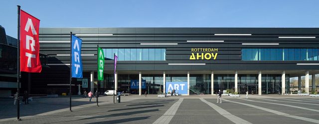ArtRotterdam verhuist dit jaar van de karakteristieke Van Nelle-fabriek naar evenementenhal Ahoy aan het Zuidplein. Er wordt gesuggereerd dat dit een opsteker zou zijn voor het ruige Rotterdam-Zuid, maar ik [&hellip;]