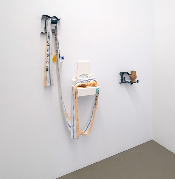 Magali Reus - Sentinel (Serif) - 178x130x25cm, Gespoten fiberglas en polyester hars, aluminium, geborduurde viscose, polyesther en katoen, brons, leer, katoen, en gepoedercoat aluminium