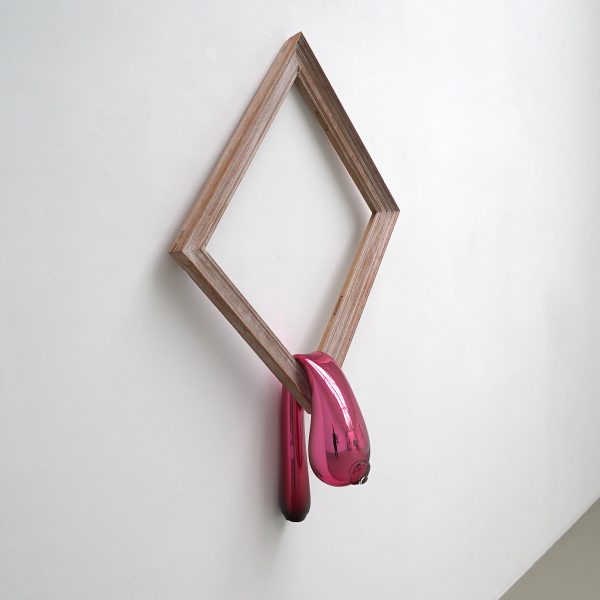 Maria Roosen - Ruby - 136x100x30cm, Hout en gespiegeld glas