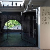 In het labyrintische complex van de KABK is het ieder jaar weer goed opletten. Hoewel de afdelingen min of meer vaste gangen tot hun beschikking hebben bij de eindexamenexposities, blijft [&hellip;]