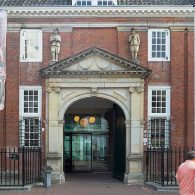 Het werk van Hubert Leyendeckers (1935-2023) is misschien onbekend bij het grote publiek, maar in dit museum is dit zijn derde tentoonstelling in tien jaar tijd. Ook bij True Beauty [&hellip;]