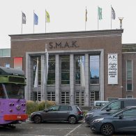 Negatieve kritiek schrijf ik liever niet, simpelweg omdat dat zelden productief is. Maar bij dit “overzicht” van de “hedendaagse schilderkunst in België” is kritiek onvermijdelijk en tegelijk broodnodig. Meestal is [&hellip;]