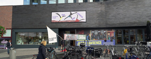 Als mij de afgelopen maanden gevraagd werd wat een goede tentoonstelling is om te bezoeken, kwam daar steevast dit grote overzicht van Jacob Lawrence (1917–2000) bij Kunsthal KAdE als antwoord. [&hellip;]