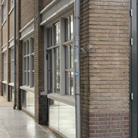 Hoeveel aanleiding heb je nodig om een tentoonstelling te maken? Niet veel, deze twee kunstenaars komen toevallig uit dezelfde buurt van oorsprong. Dan maak je natuurlijk nog niet hetzelfde werk [&hellip;]