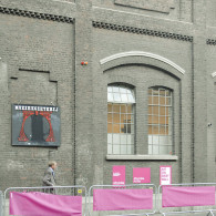 Ik zal direct eerlijk zijn, ik had veel erger verwacht. De Affordable Art Fair klinkt een beetje als een excuusbeurs. Niets is er duurder dan €5000,- wat dus ook betekent [&hellip;]