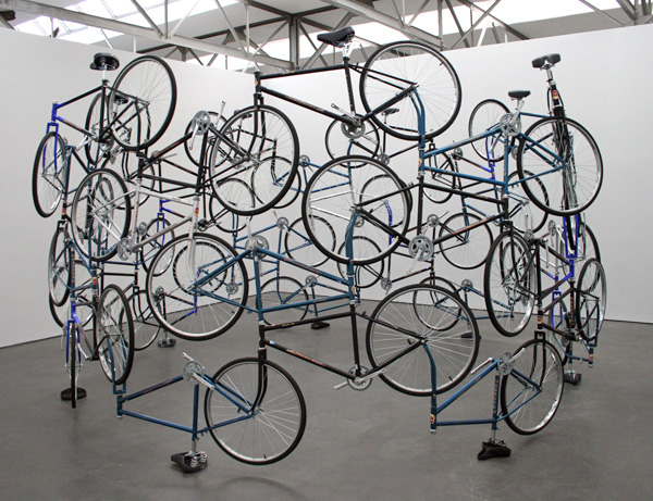 Ai Weiwei - Forever - 42 fietsen van het Chinese Forever merk Ai Weiwei - Forever - 42 fietsen van het Chinese Forever merk