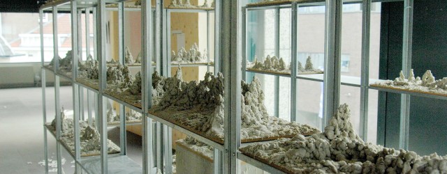 De eindexamenpresentatie van Arnhem vind dit jaar plaats in een oud kantoorgebouw. Nu niet dat kantoorgebouwen niet geschikt zijn voor presentaties met kunst, maar dan moet er goed rekening gehouden [&hellip;]