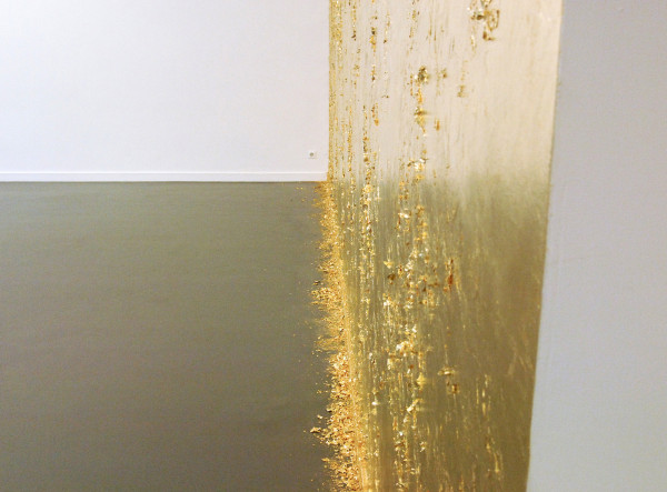 Anne Wenzel - Bright Solitude (Chandelier) - (muur, bladgoud)