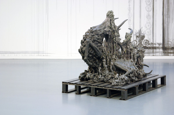 Anne Wenzel - Zonder Titel (Edelhert) - Keramiek en metaal 2005