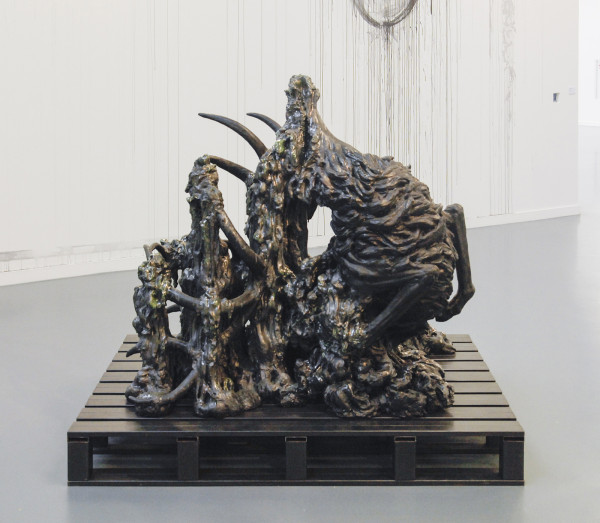 Anne Wenzel - Zonder Titel (Edelhert) - Keramiek en metaal 2005