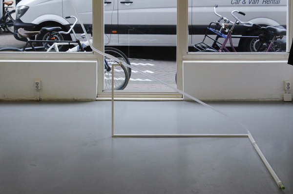 Anne de Vries - At Fit 4 Free I - 167x180x124cm - Powerade Lime, rubberen kurken, acrylaat buizen, roestvrij staal en verf