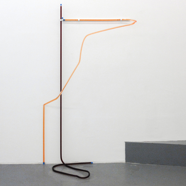 Anne de Vries - At Strani Venice - 225x120x35cm Aperol Spirits, Chianti, Piatti Detergenti, acrylaat buizen, rubberen kurken, roestvrij staal en verf