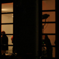 Met het licht van enkel één lucifer kun je een hele ruimte vullen. Alle hoeken en gaten zijn gevuld met licht. Slechts degene die de lucifer vasthoudt zal een schaduw [&hellip;]