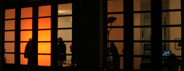 Met het licht van enkel één lucifer kun je een hele ruimte vullen. Alle hoeken en gaten zijn gevuld met licht. Slechts degene die de lucifer vasthoudt zal een schaduw [&hellip;]