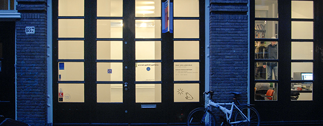 Hoeveel indruk kunnen acht kleine schilderijen maken? Het werk van Rezi van Lankveld (1973) is klein, de meeste doeken meten rondom de 50 bij 40 centimeter. Bescheiden van formaat maar ook het [&hellip;]