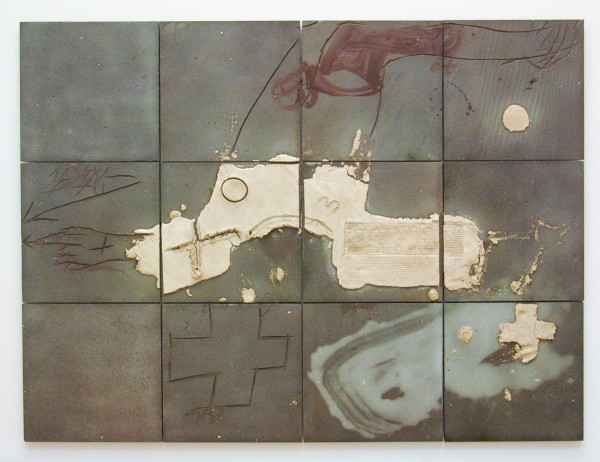 Antoni Tapies - Earth on Lava - Glazuur en gechamotterde klei op lava, 1985