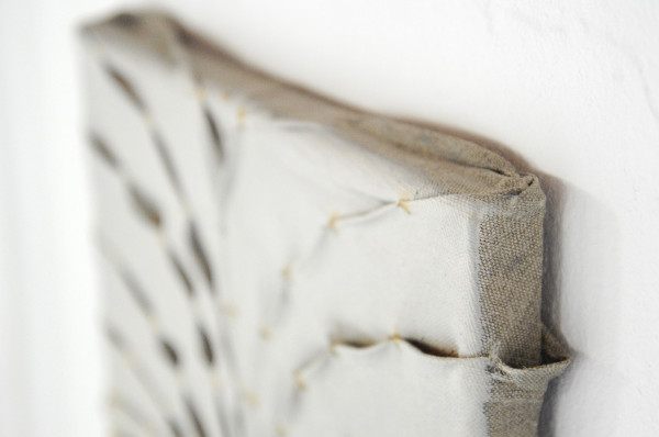 Antoniette Peeters - 2014 (10-2-14) - 16x18cm Acrylverf op gestikt linnen (detail)