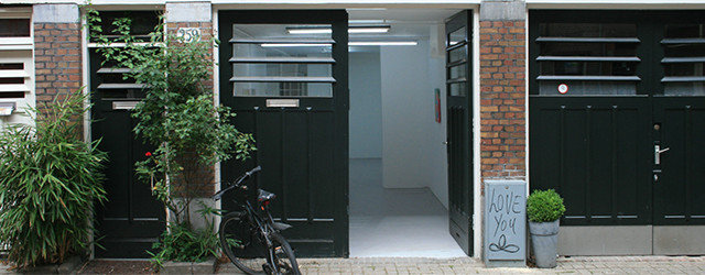 Sarah Verbeek (1974) is al een poosje hard aan de weg aan het timmeren en ontwikkelt zich langzaam maar zeker en gestaag naar onbekend terrein. Want ergens is er iets [&hellip;]