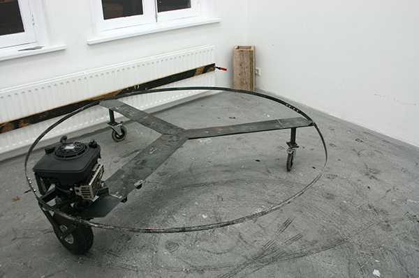 Arek Laskowski - Circle - IJzer, motor en wielen