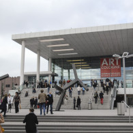 Vandaag opende Art Cologne te Keulen. De beurs als geheel is opvallend degelijk maar daarmee ook op een gegeven moment saai. De meest opvallende presentatie kwam nota bene van het Mondriaan [&hellip;]