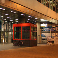 Toen werd gemeld dat Art Rotterdam zou uitbreiden met een videoprogramma, klonk dat in mijn oren als een horrorscenario. Film werkt zelden in musea maar op een beurs met geluiden [&hellip;]