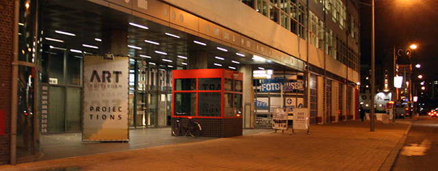 Toen werd gemeld dat Art Rotterdam zou uitbreiden met een videoprogramma, klonk dat in mijn oren als een horrorscenario. Film werkt zelden in musea maar op een beurs met geluiden [&hellip;]