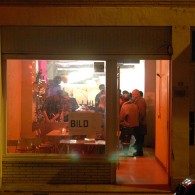 Uit willen gaan van de strikt visuele informatie die er bij een kunstwerk getoond wordt, het lijkt een open deur maar hoe vaak kom je nog een tentoonstelling tegen dat [&hellip;]