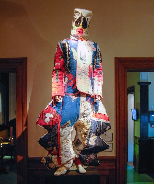 Bas Kosters - Brown Paper Bag Mask & My Anarchy Suit - Textiel, borduursel en zeefdruk