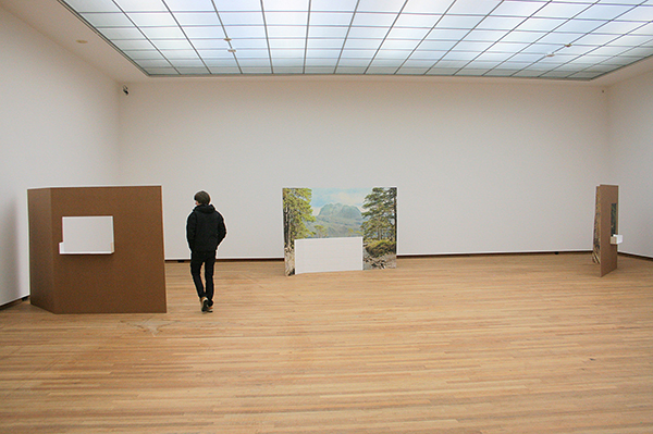 Berndnaut Smilde - Kammerspiele - Karton, fotobehang en tegels 2012-2013