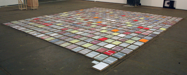 De eindexamen tentoonstelling van Willem de Kooning was in 2011 om te huilen. Dat jaar waren er nauwelijks studenten en de presentatie was belabberd met flinterdunne wandjes en matig licht. [&hellip;]