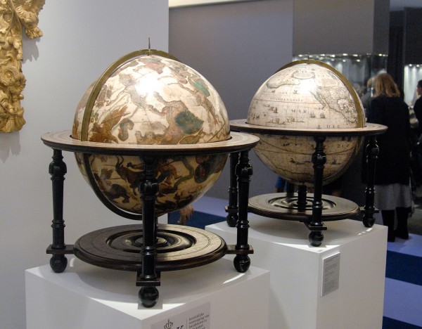 Bruil & Brandsma works of art - Globes van Johannes Janssonius, 1623 & 1648