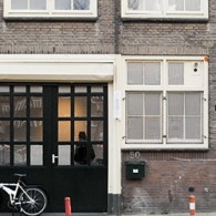 Twee kunstenaars. De ene bekend als beeldhouwer van gewaagde arken en torens waarvan het lijkt alsof ze ieder moment kunnen instorten. De andere is bekend als schilder met voorstellingen die je in [&hellip;]