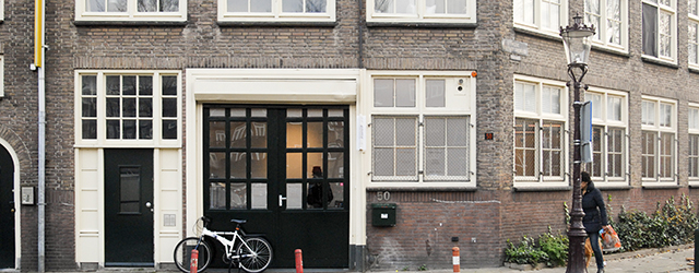 Twee kunstenaars. De ene bekend als beeldhouwer van gewaagde arken en torens waarvan het lijkt alsof ze ieder moment kunnen instorten. De andere is bekend als schilder met voorstellingen die je in [&hellip;]