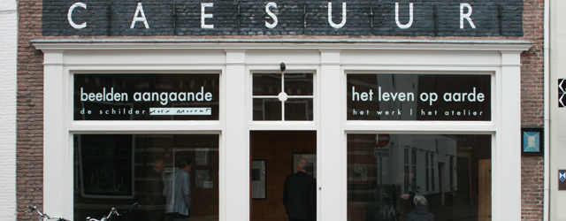 Het is een vreemde gewaarwording, een tentoonstellingsruimte die kan veranderen. Ik was de laatste dag van de openstelling van het werk van Koen Broucke gaan (1965) kijken bij Caesuur. Omdat [&hellip;]