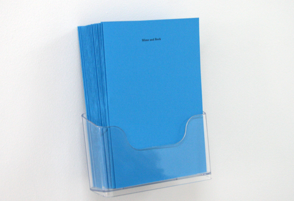 Chris Evans - 'Mime and Rock' text by Marina Vishmidt, graphic design by Will Holder - A5 formaat, Tekst op blauw papier Chris Evans - 'Mime and Rock' text by Marina Vishmidt, graphic design by Will Holder - A5 formaat, Tekst op blauw papier