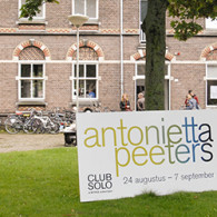 Zielloos ging het ten onder, Lokaal01 te Breda. Een kunstinitiatief met een rijke geschiedenis kreeg minder subsidie en in plaats van met minder middelen er het beste van proberen te [&hellip;]