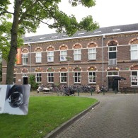 Peter Otto (1955) is zo’n kunstenaar die eigenlijk alle media gebruikt zonder dat het ene voor het andere onderdoet. Hij schildert, aquarelleert, tekent, blaast glas en maakt sculpturen. Allemaal hebben [&hellip;]