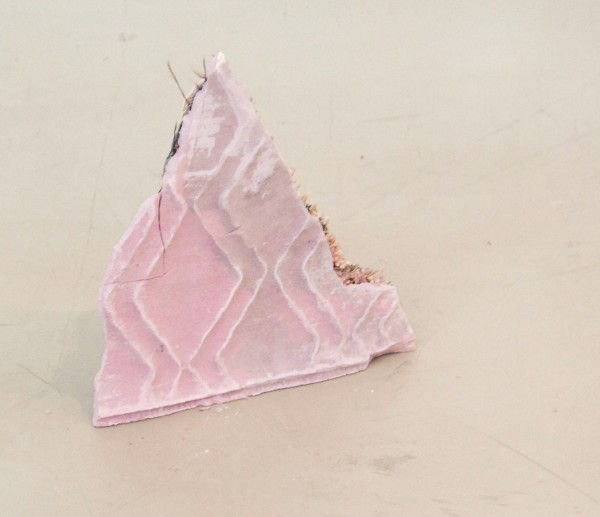 Coen Vunderink - Untitled - 31x3x28 Gips, jute en pigment