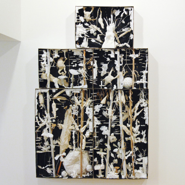 Couzijn van Leeuwen - Boven en Onderwereld - 230x200x20cm Piepschuim, handgeschept papier en karton