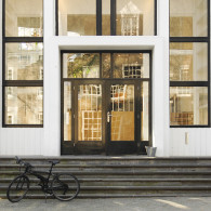 Afgelopen vrijdag berichtte ik hier dat ik begon aan de Jan van Eyck Academie wat ik voor de gelegenheid ‘mijn eerste schooldag’ noemde. Deze maandag werd ik op het matje [&hellip;]