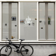 Dit is een groep uit de categorie “Gewoon ja zeggen en niet zeiken”. De kunstenaars onder het meesterschap van Frank Koolen (1978) hebben duidelijk de nodige tijd met elkaar opgetrokken [&hellip;]