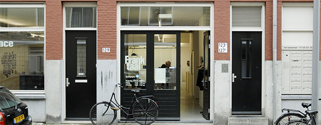 Daan den Houter (1977) is al een poosje bezig, maar had tot op heden nog geen solo presentatie gehad bij Galerie Frank Taal. Nu, dat was hoog tijd blijkt direct [&hellip;]